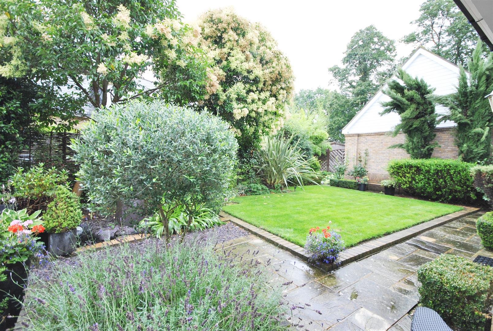 4 Bedrooms, House - Detached